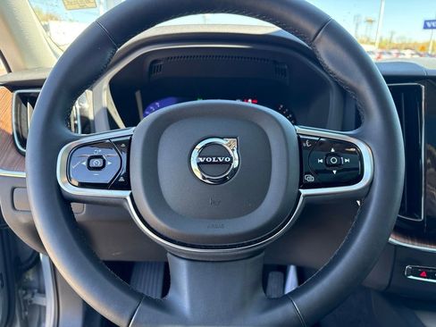 Certified 2024 Volvo XC60 B5 Plus AWD/4WD image 21