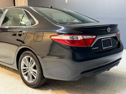 Used 2015 Toyota Camry SE w/ Moonroof Package image 22