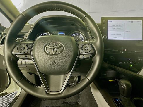 Used 2024 Toyota Camry SE w/ Cold Weather Package FWD image 15