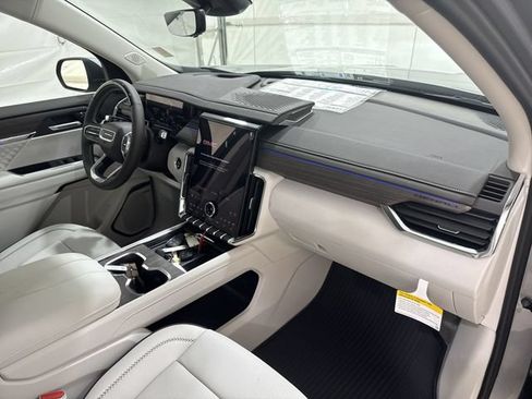 New 2026 GMC Acadia Denali w/ Super Cruise Package AWD/4WD image 30