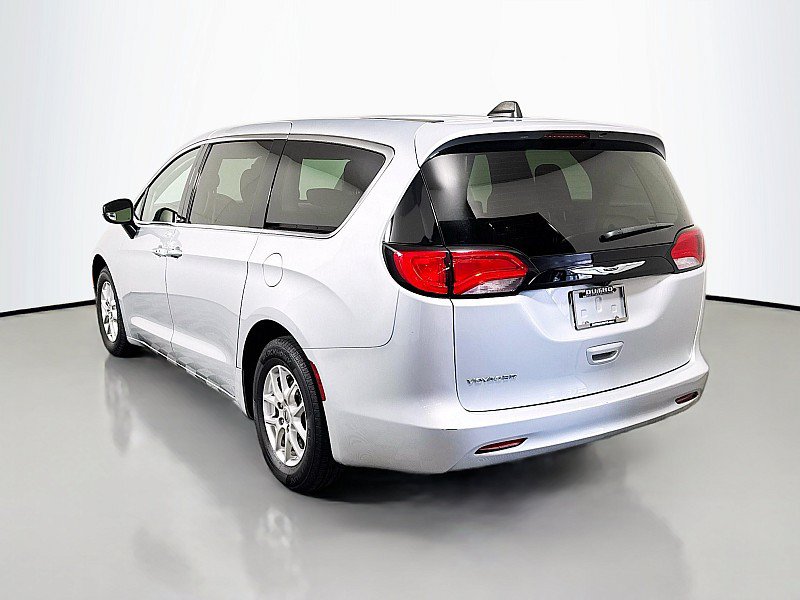 Used 2023 Chrysler Voyager LX FWD image 5