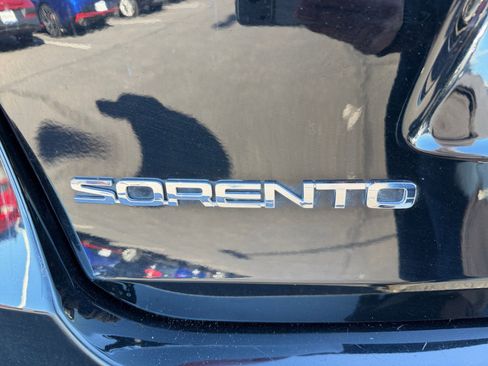 Used 2020 Kia Sorento LX image 24