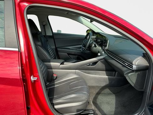 Used 2025 Hyundai Elantra Limited FWD image 16