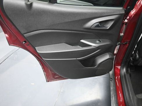 Used 2025 Chevrolet Trax LT w/ LT Convenience Package image 19