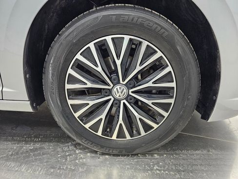 Used 2019 Volkswagen Jetta SE w/ Cold Weather Package FWD image 9