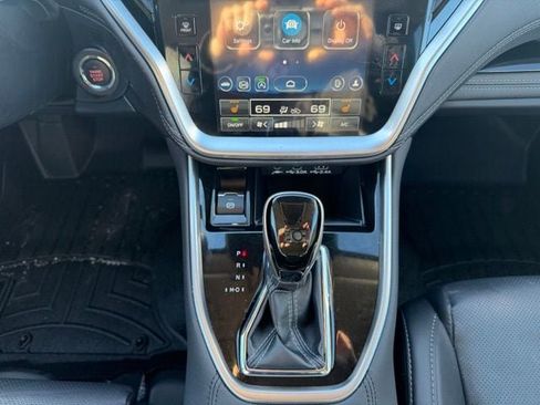 Used 2025 Subaru Outback Limited image 17