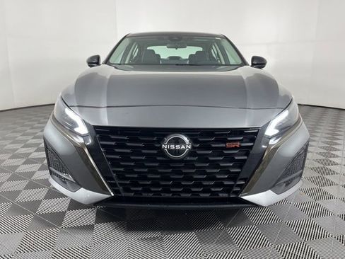 Used 2023 Nissan Altima 2.5 SR w/ SR Premium Package FWD image 5