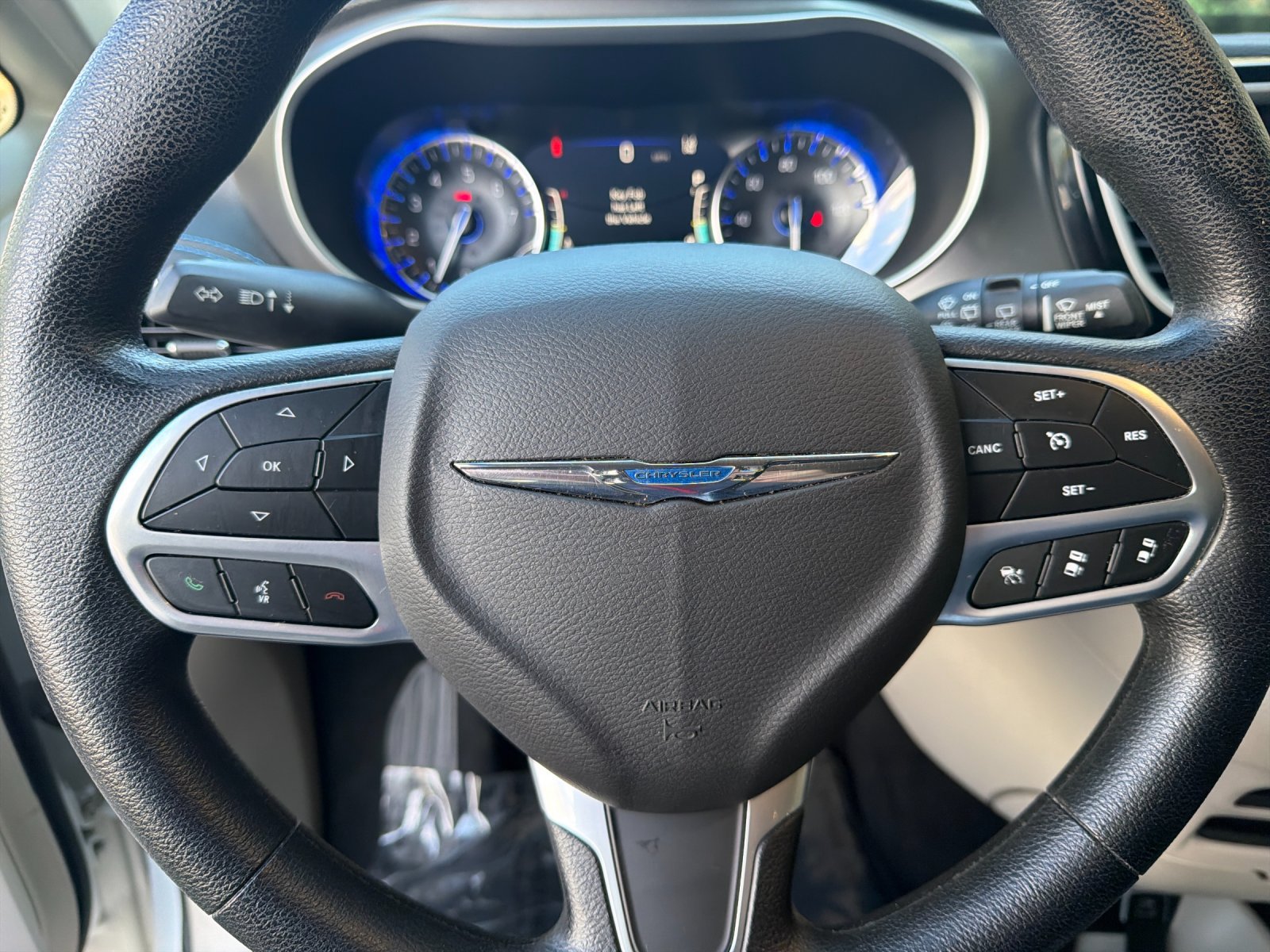 Used 2021 Chrysler Pacifica Touring FWD image 28