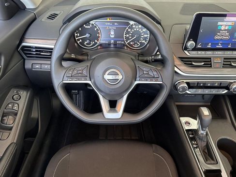 Used 2025 Nissan Altima 2.5 SV FWD image 27