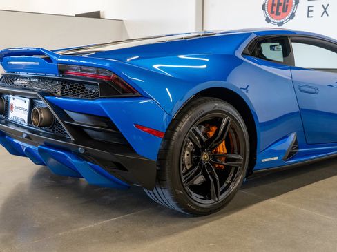 Used 2020 Lamborghini Huracan EVO RWD image 33