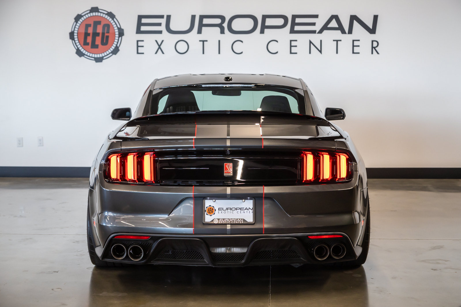 Used 2019 Ford Mustang Shelby GT350R w/ GT350R Equipment Group 920A RWD image 9