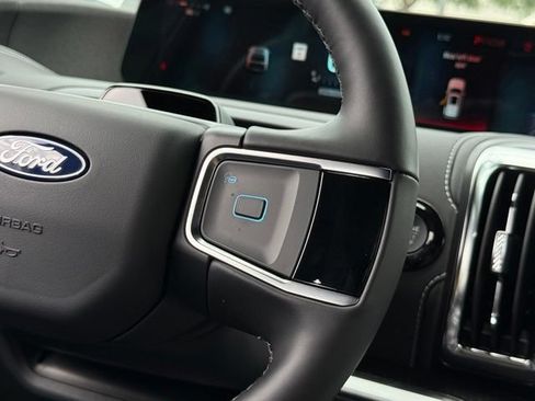New 2027 Ford Expedition Platinum w/ Stealth Appearance Package AWD/4WD image 9