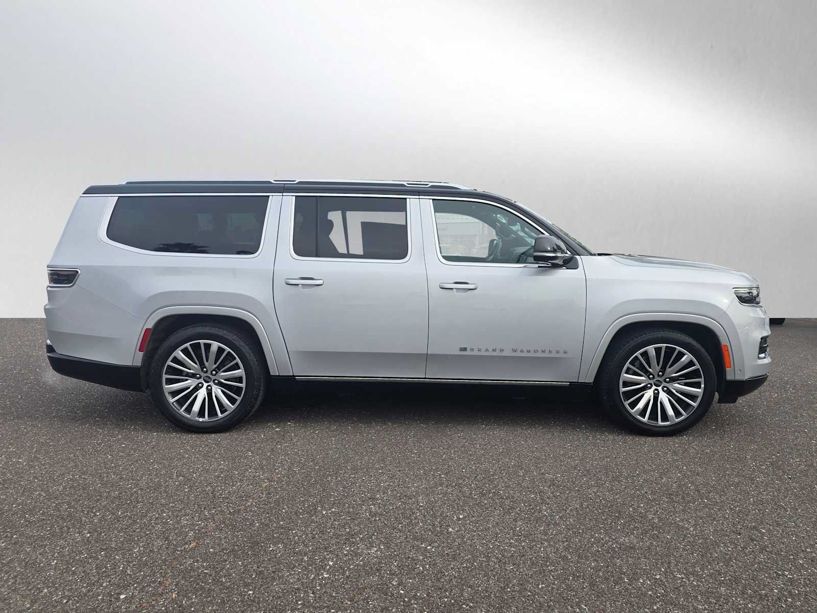 Used 2024 Jeep Grand Wagoneer L Series III AWD/4WD image 2