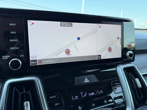 Certified 2022 Kia Sorento S w/ Panoramic Sunroof Package AWD/4WD image 29