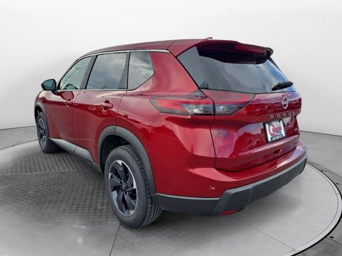 Used 2025 Nissan Rogue SV AWD/4WD image 3