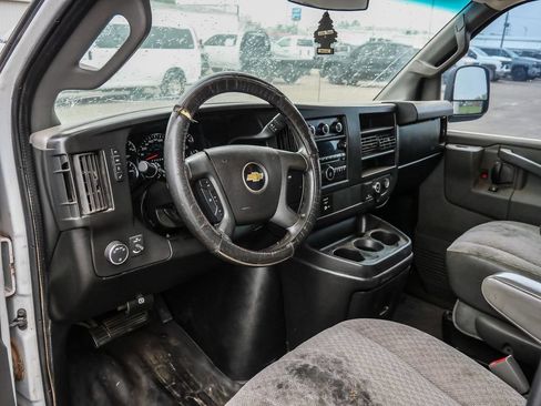 Used 2017 Chevrolet Express 3500 RWD image 15