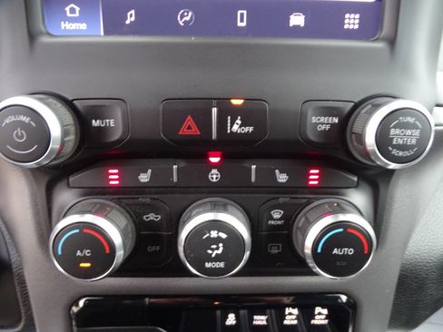 Used 2022 RAM 1500 4x4 Crew Cab Big Horn image 32