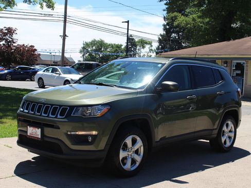 Used 2020 Jeep Compass Latitude w/ Popular Equipment Group AWD/4WD image 5