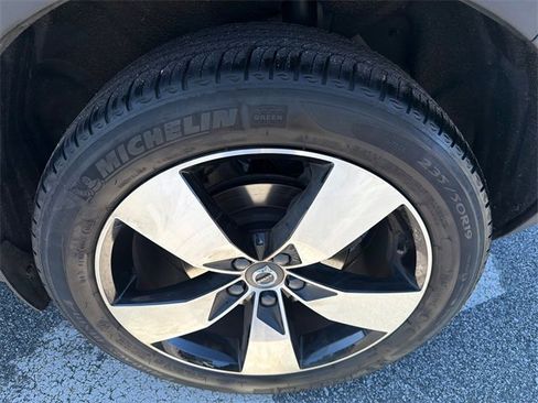 Used 2021 Volvo XC40 T4 Momentum image 20