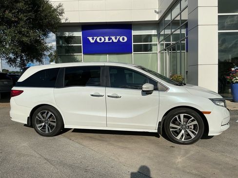 Used 2021 Honda Odyssey Touring image 2