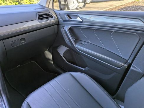 Used 2023 Volkswagen Tiguan SE FWD image 19