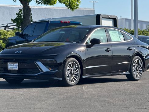 New 2026 Hyundai Sonata Limited FWD image 8