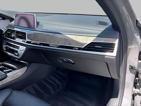 Used 2020 BMW 750i xDrive w/ Executive Package AWD/4WD image 17