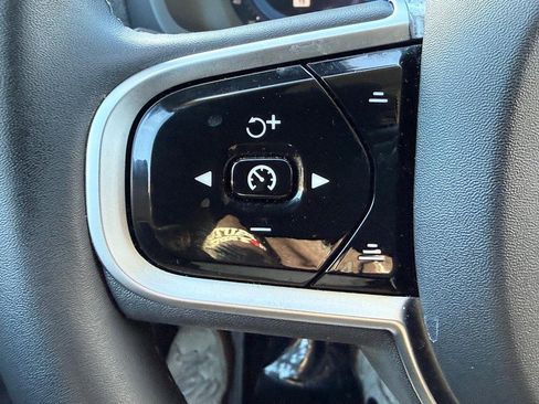 Used 2025 Volvo XC90 B6 Plus image 18