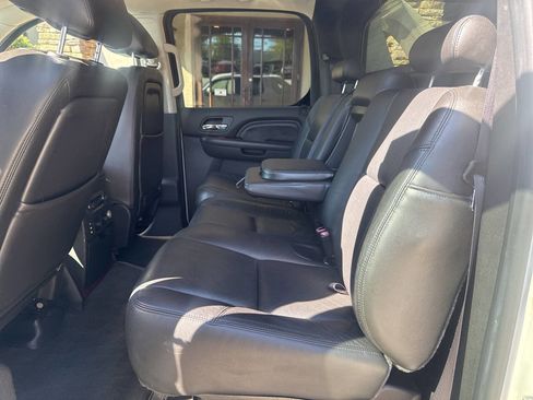 Used 2012 Cadillac Escalade EXT Premium AWD/4WD image 10