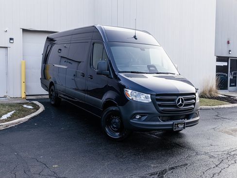 Used 2025 Mercedes-Benz Sprinter 2500 image 1