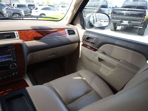 Used 2012 Chevrolet Suburban LTZ image 21