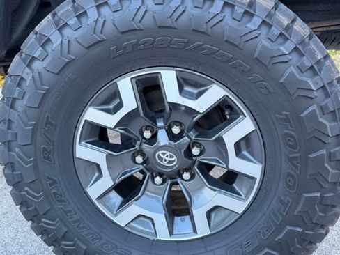 Used 2020 Toyota Tacoma SR AWD/4WD image 11