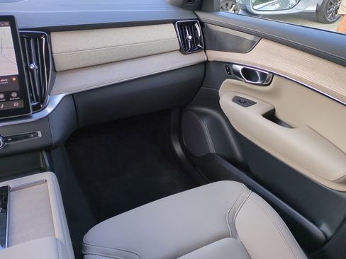 New 2026 Volvo XC90 B6 Plus w/ Protection Package Premier image 15