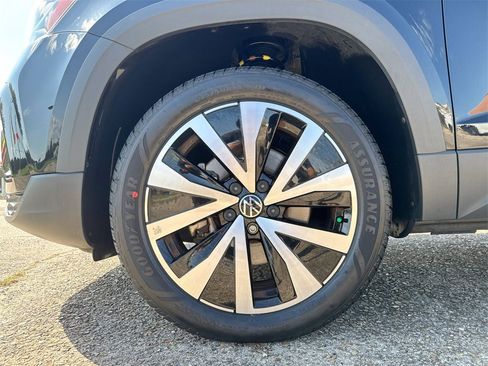 Used 2022 Volkswagen Taos SE image 12