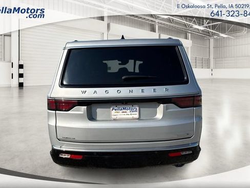 Used 2024 Jeep Wagoneer L Series III w/ Flexible Seating Group AWD/4WD image 4