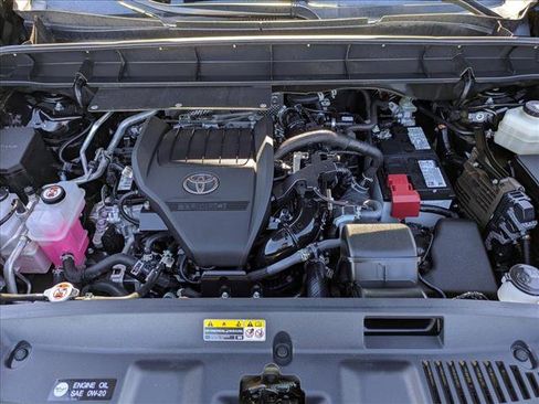 Used 2024 Toyota Highlander XLE image 24
