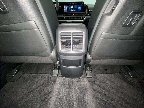 Used 2024 Kia Sportage EX image 28