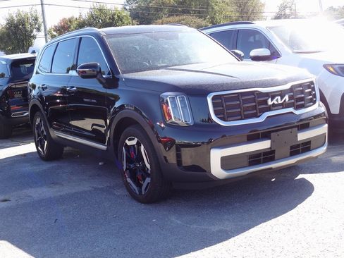 Used 2023 Kia Telluride S image 1