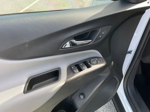 Used 2020 Chevrolet Equinox LT image 12