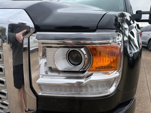 Used 2015 GMC Sierra 2500 Denali w/ Duramax Plus Package image 12