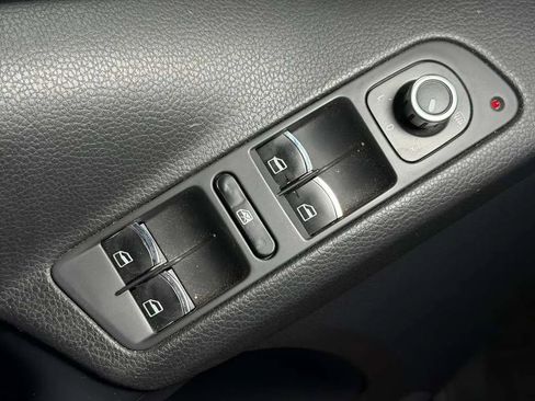 Used 2013 Volkswagen Tiguan SEL AWD/4WD image 23