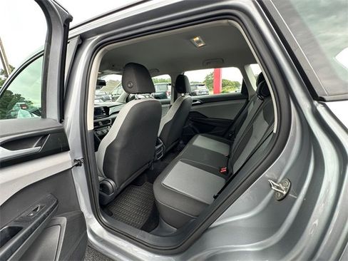 Used 2022 Volkswagen Taos S image 18