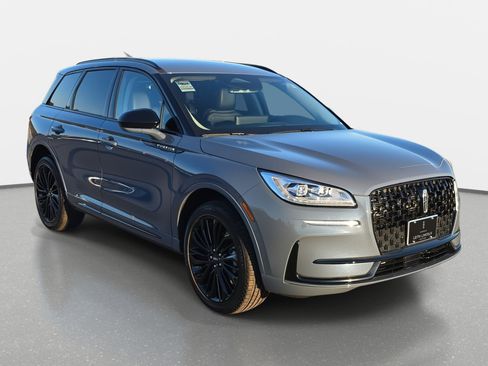 Used 2023 Lincoln Corsair Reserve w/ Jet Appearance Package image 3