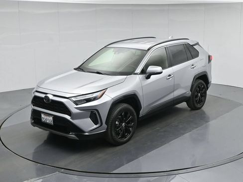 Used 2025 Toyota RAV4 SE AWD/4WD image 39