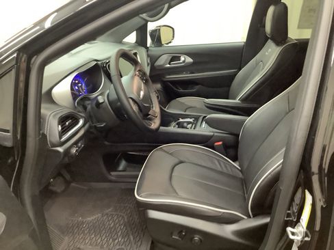 New 2026 Chrysler Pacifica Limited w/ S Appearance Package image 15