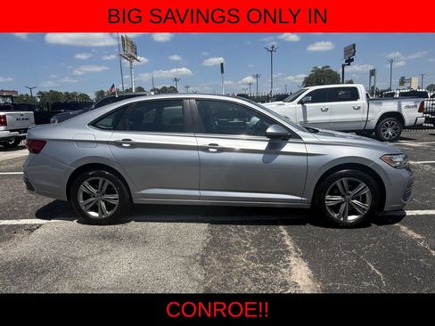Used 2024 Volkswagen Jetta SE FWD image 4