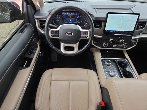 Used 2022 Ford Expedition XLT AWD/4WD image 14