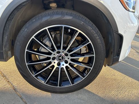 Used 2021 Mercedes-Benz GLC 300 image 11