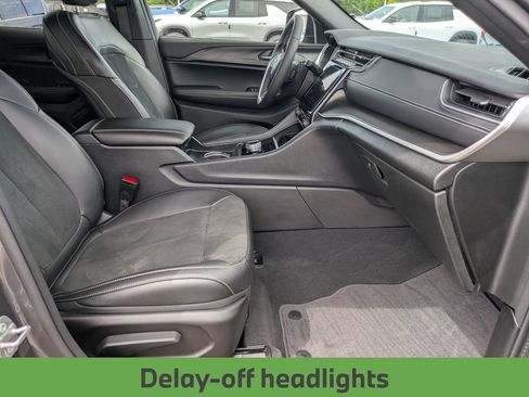 Used 2025 Jeep Grand Cherokee Altitude AWD/4WD image 31