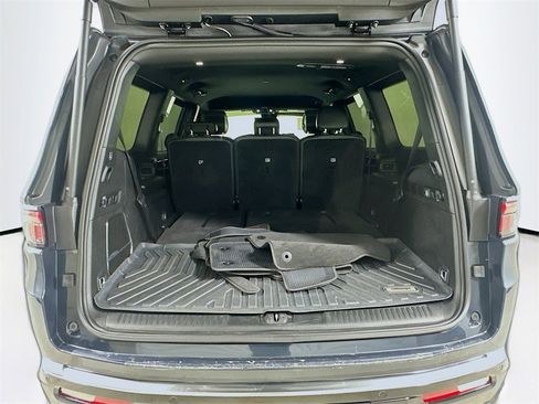 Used 2023 Jeep Wagoneer 2WD image 9